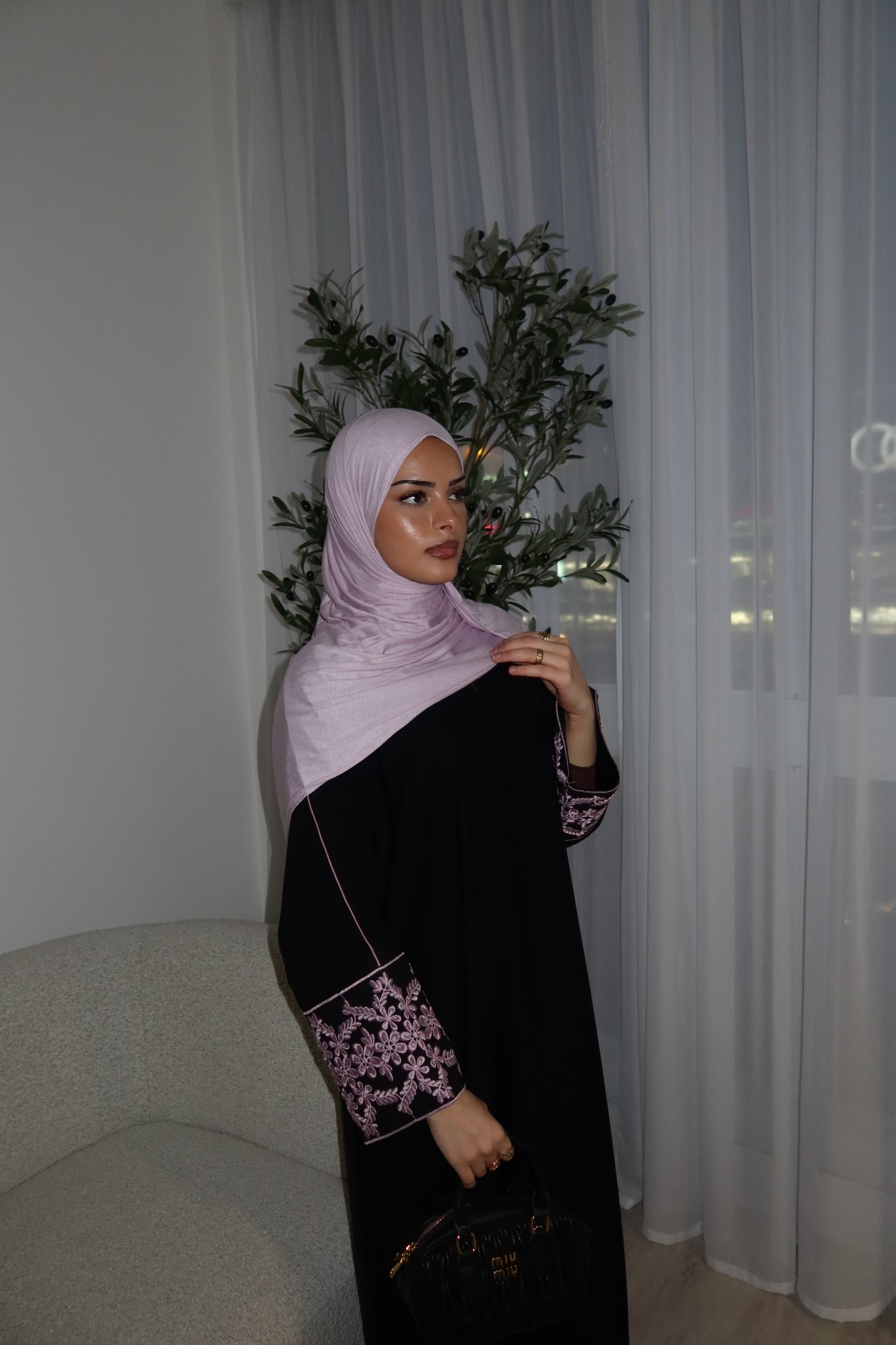 Mina black closed nida abaya