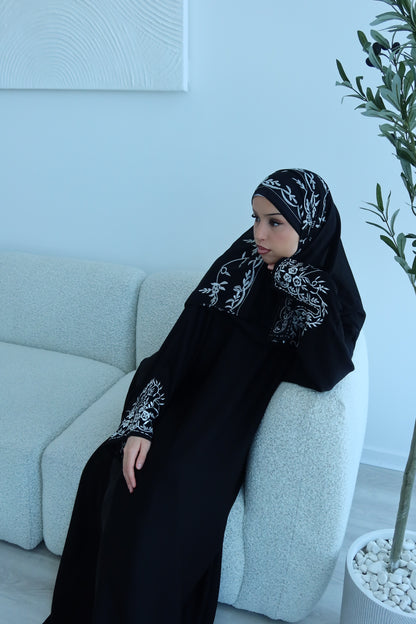Zahia black closed abaya with embroidery