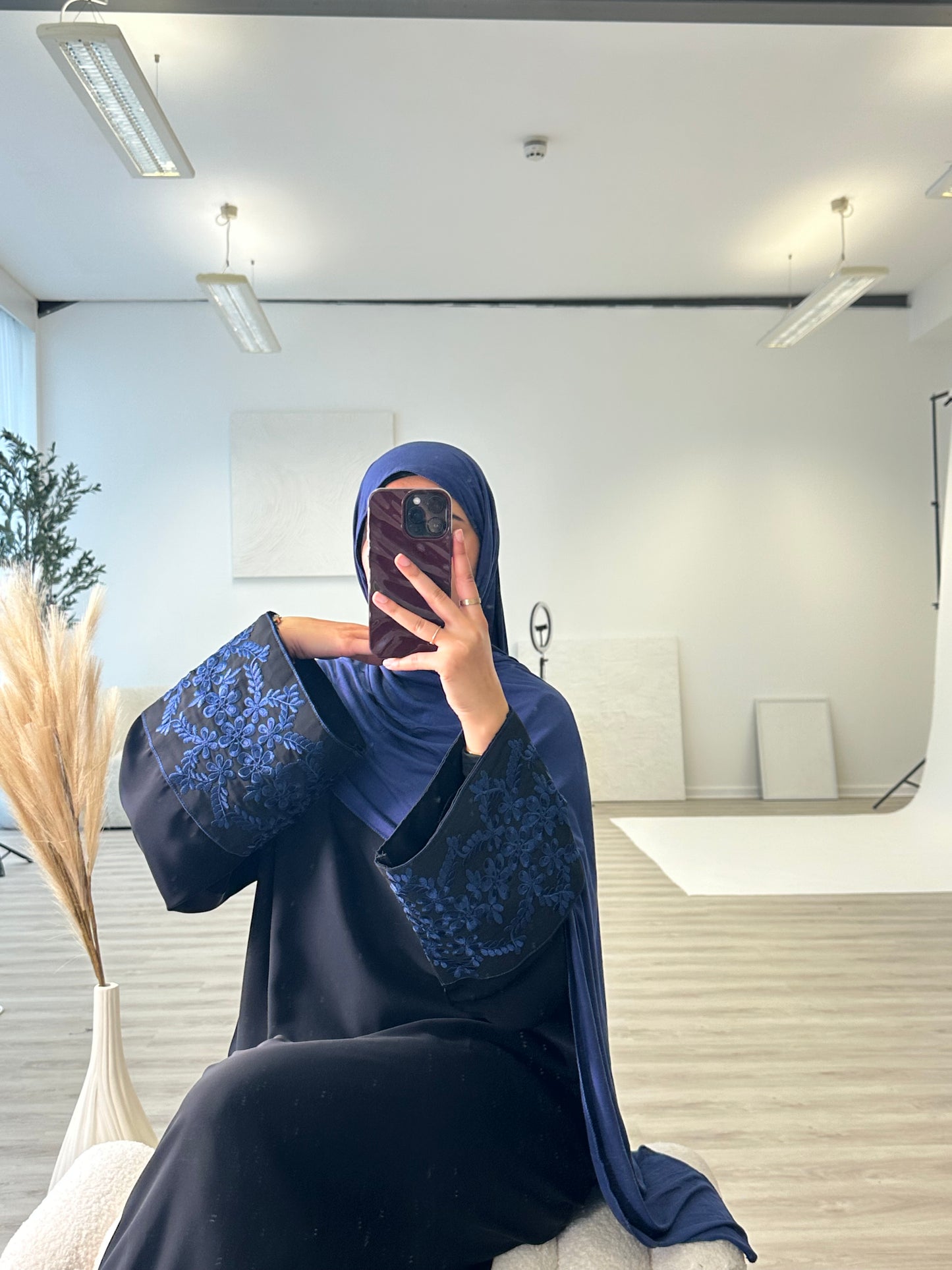 Mina black closed nida abaya