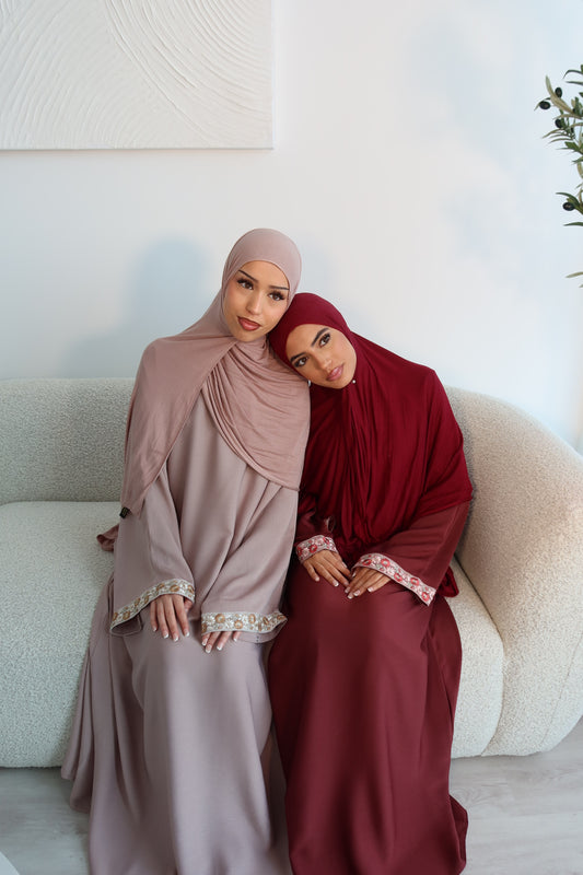 Hiba lace closed abaya