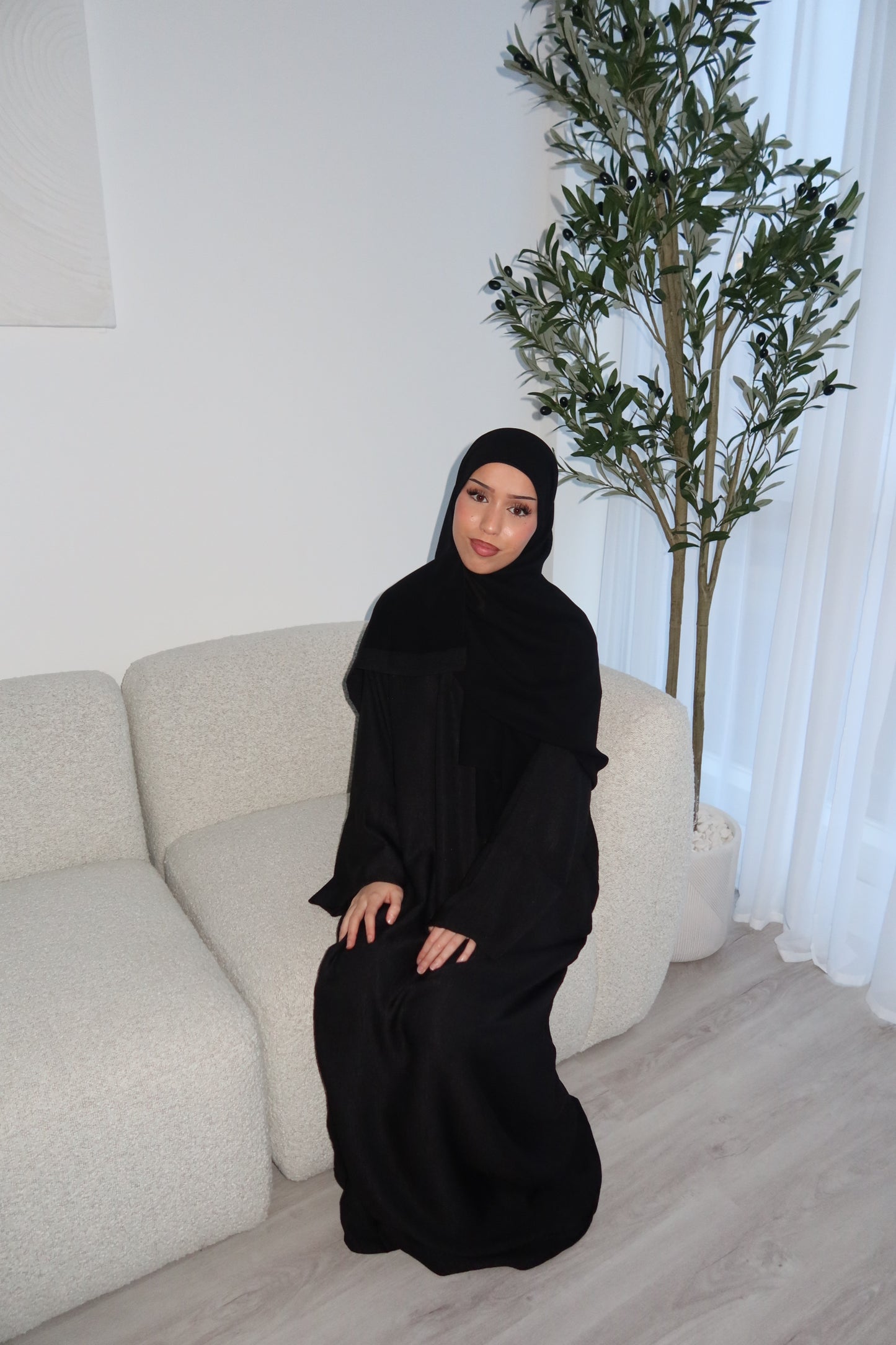ESSENTIAL soft linen closed abaya