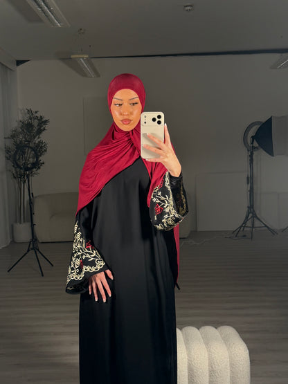 Selma closed embroidery abaya