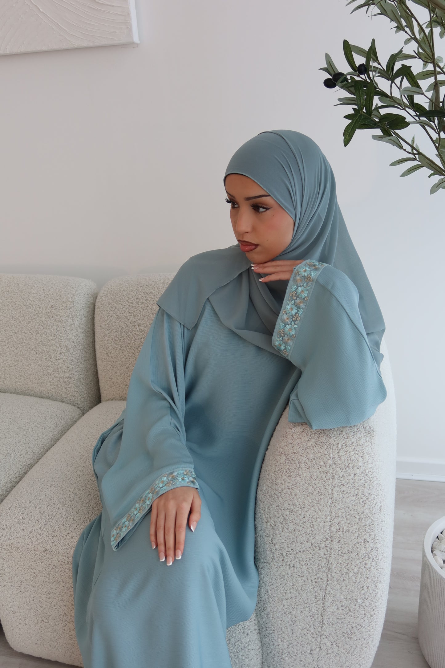 Hiba lace closed abaya