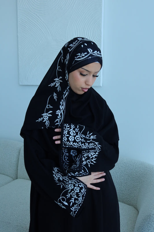 Zahia black closed abaya with embroidery