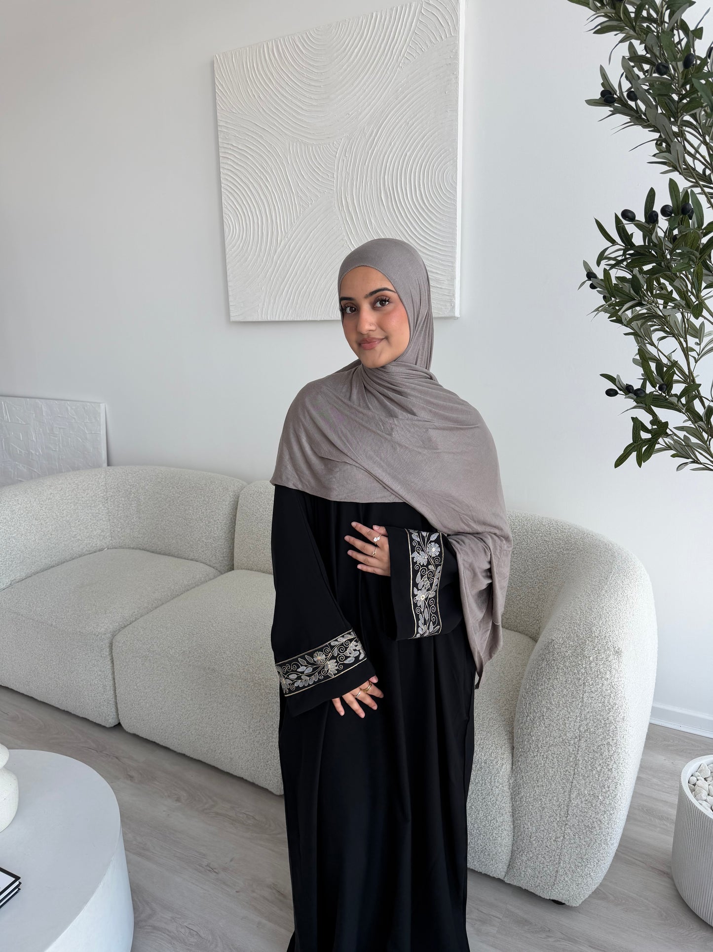 Haniya 2.0 black closed nida abaya LIMITED EDITION