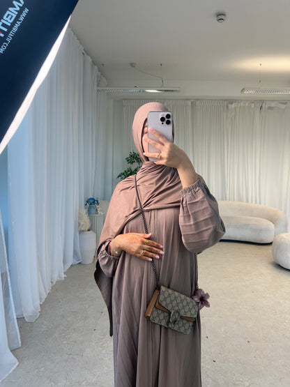 Razia cuffed sleeves zip essentials abaya