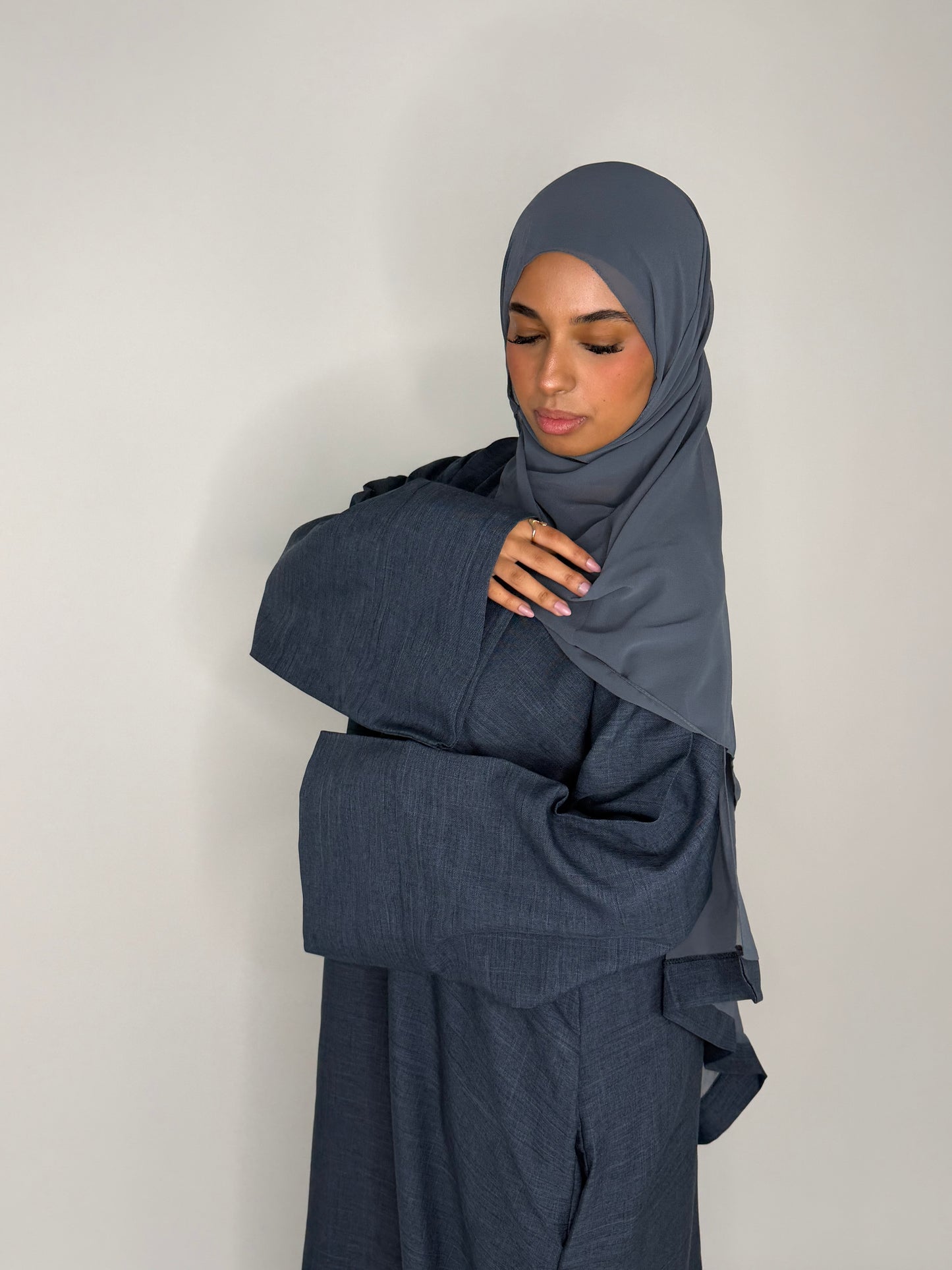 Closed Linen Abaya with closed sleeve
