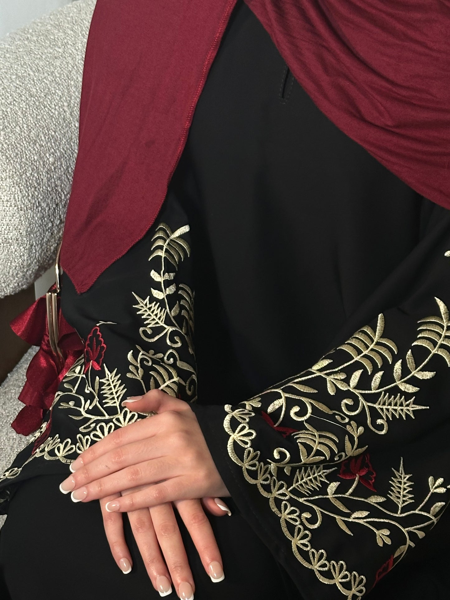 Selma closed embroidery abaya