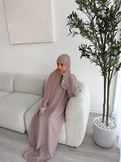 Hiba lace closed abaya