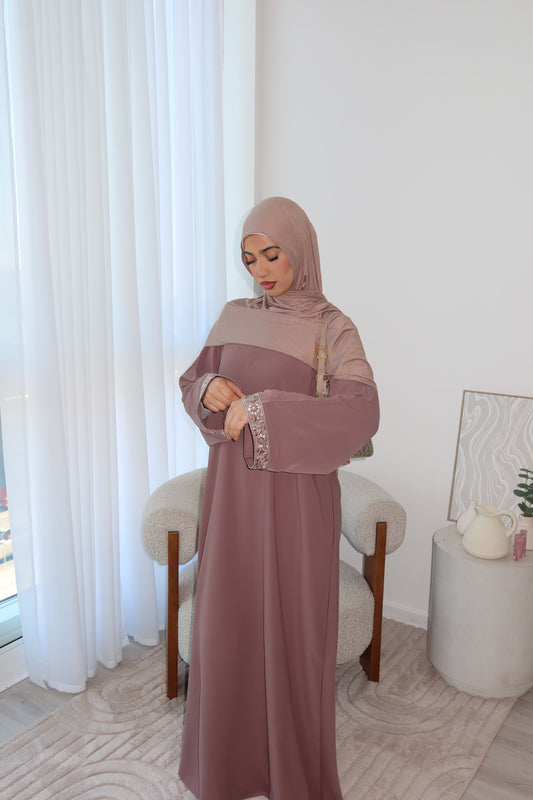Hidaya 2.0 lace closed abaya