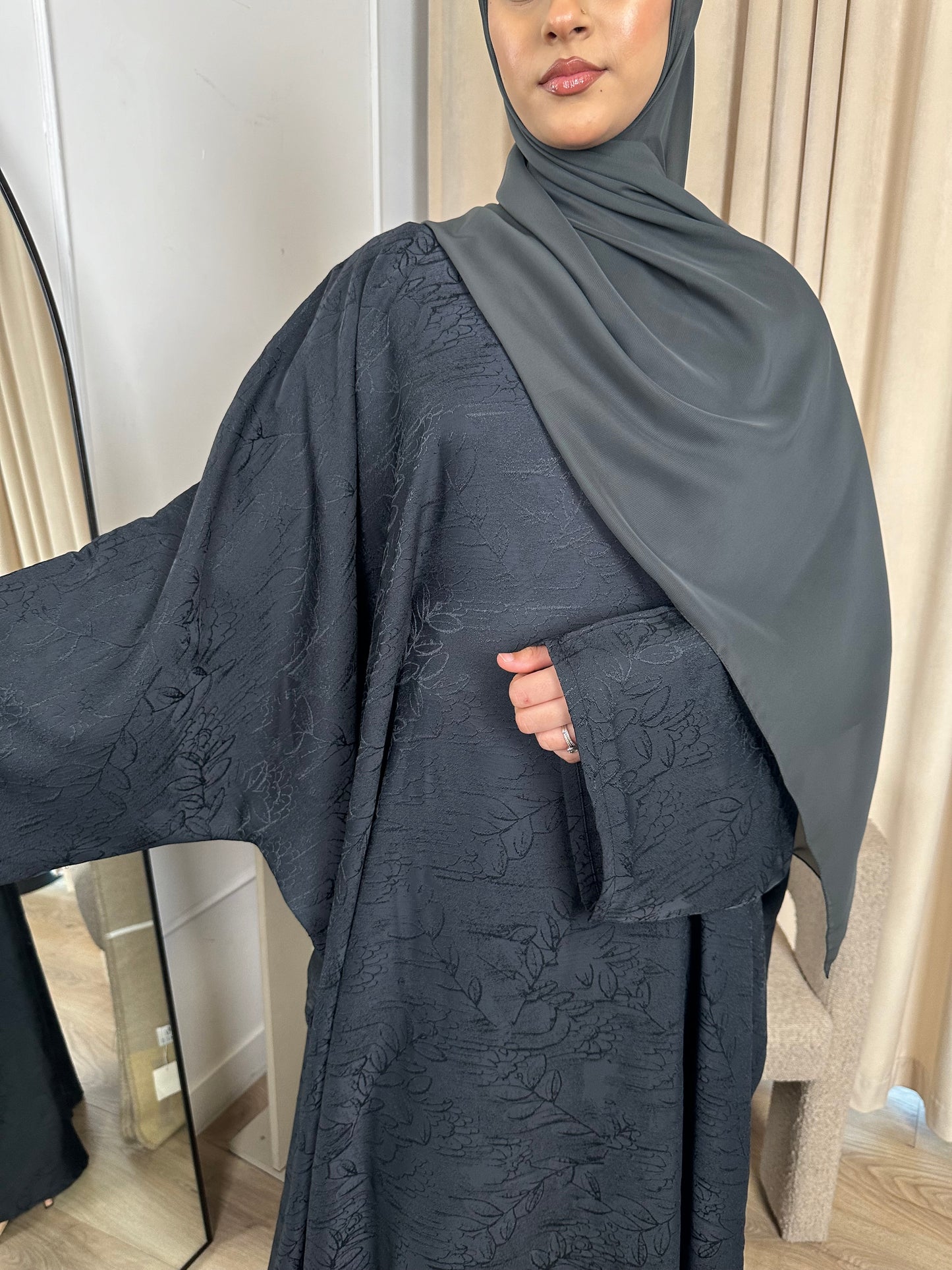 Habiba Batwing patterned abaya (inner belt)