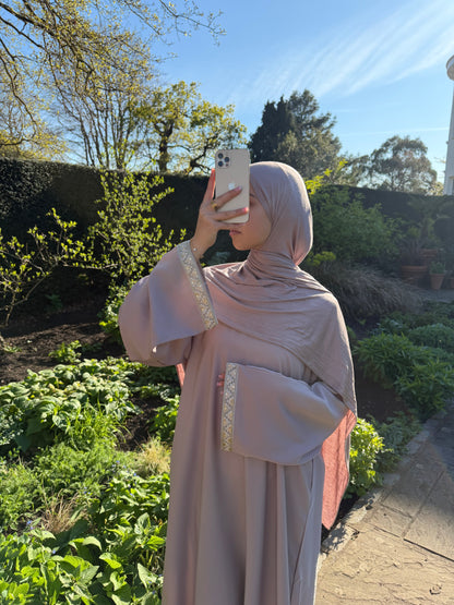 CLEARANCE- Hina closed lace abaya