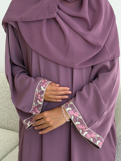 Hidaya 2.0 lace closed abaya