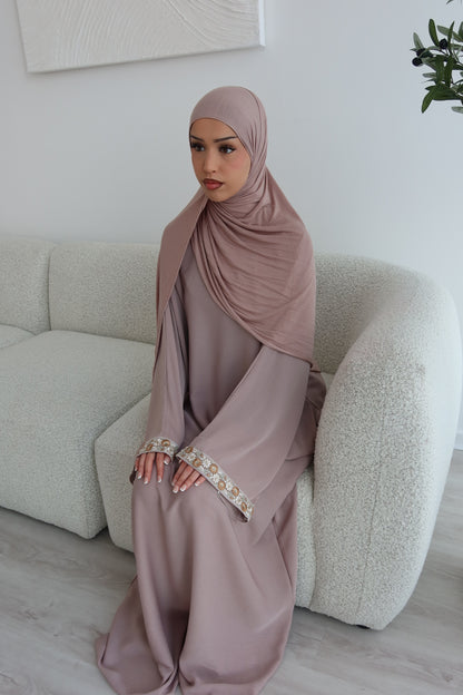 Hiba lace closed abaya
