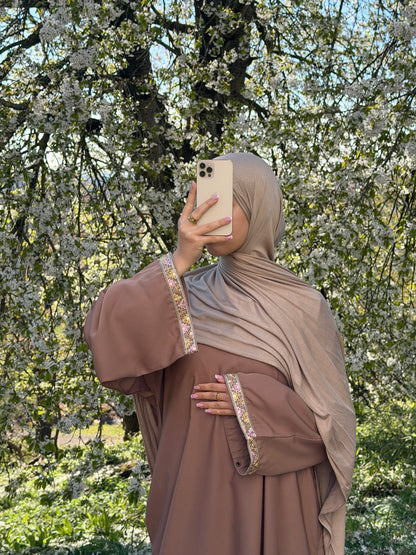 CLEARANCE- Hina closed lace abaya