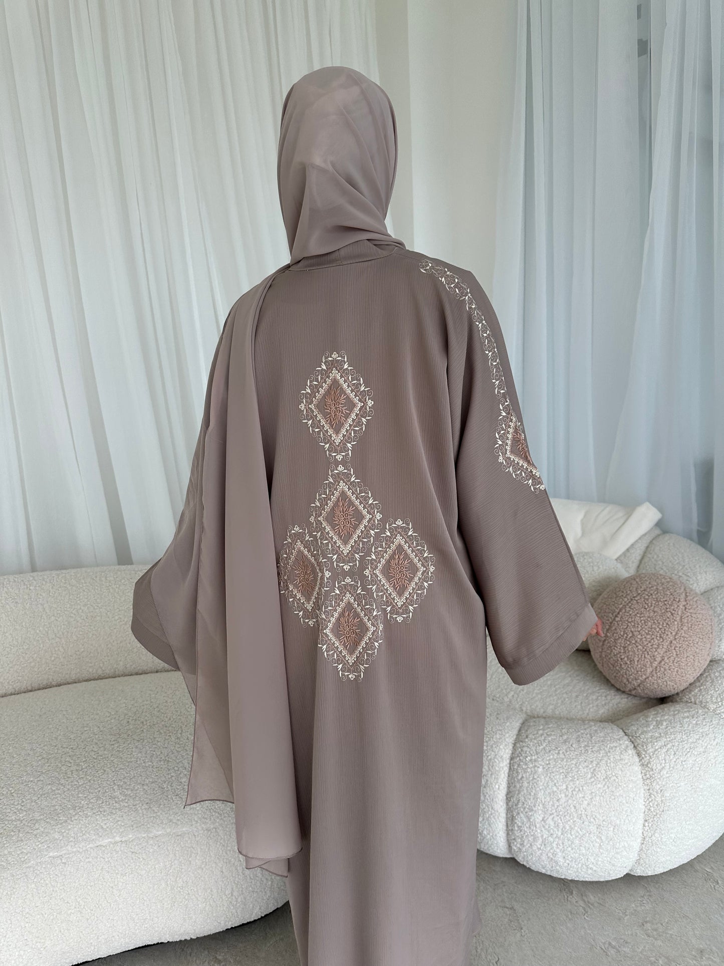 Layla Embroidery Abaya *ex display*