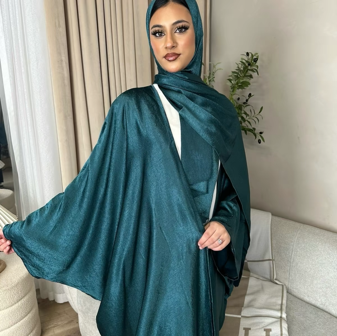 Khaleeji Farasha Abaya and Hijab Set