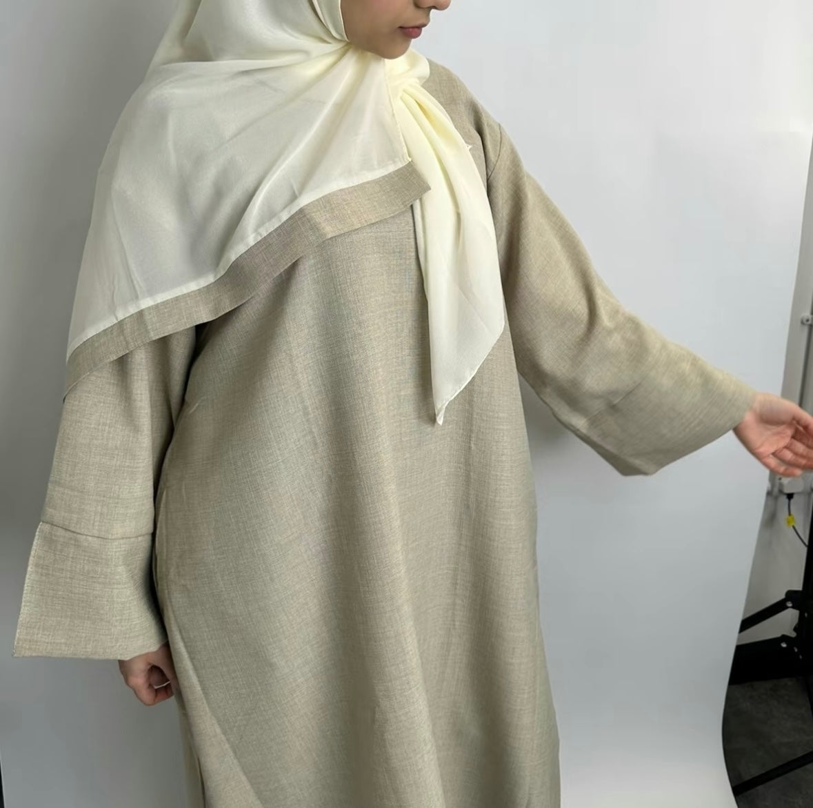 Closed Linen Abaya