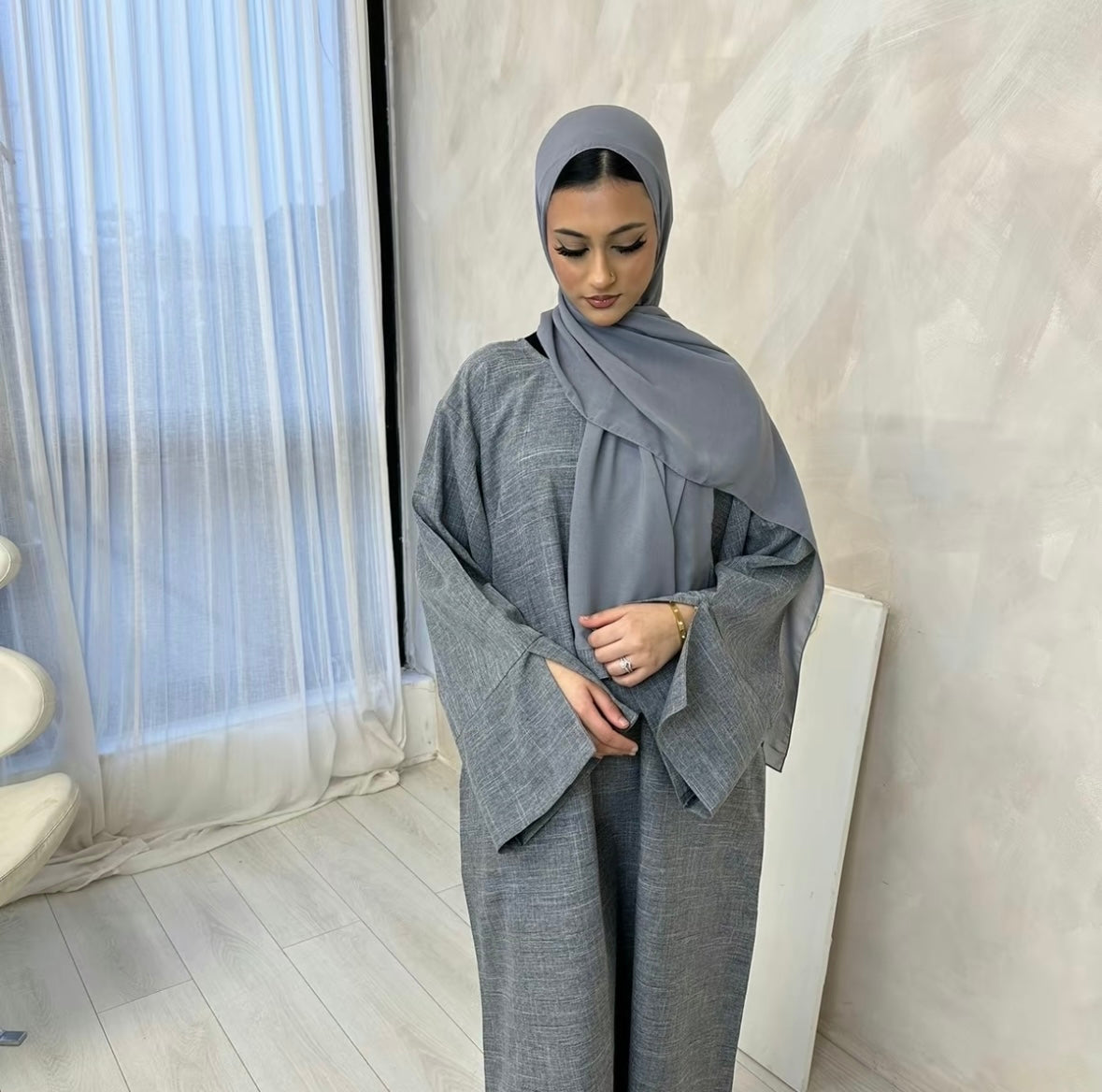 Closed Linen Abaya