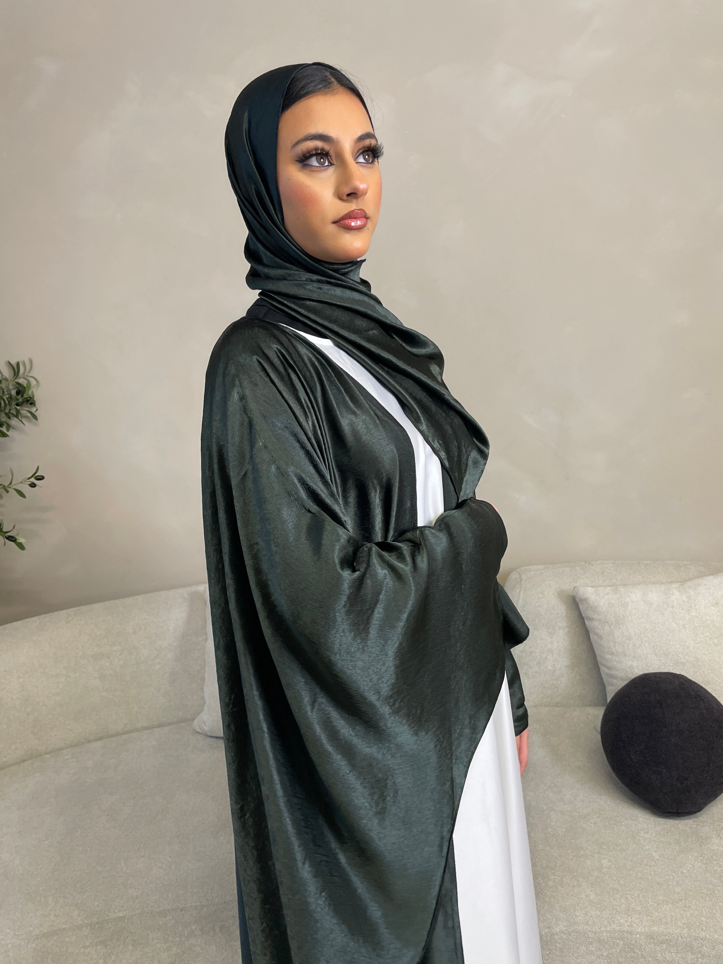 Khaleeji Farasha Open style abaya royal green *ex display model*