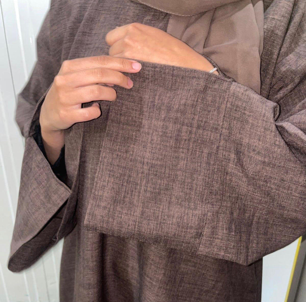 Closed Linen Abaya