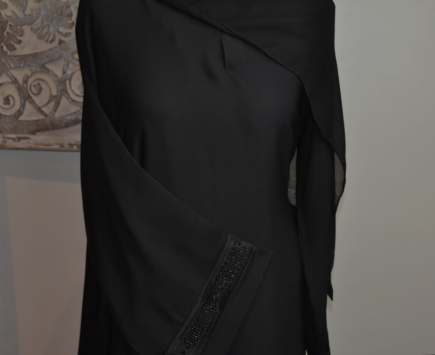 Wafa nida Black Closed Abaya