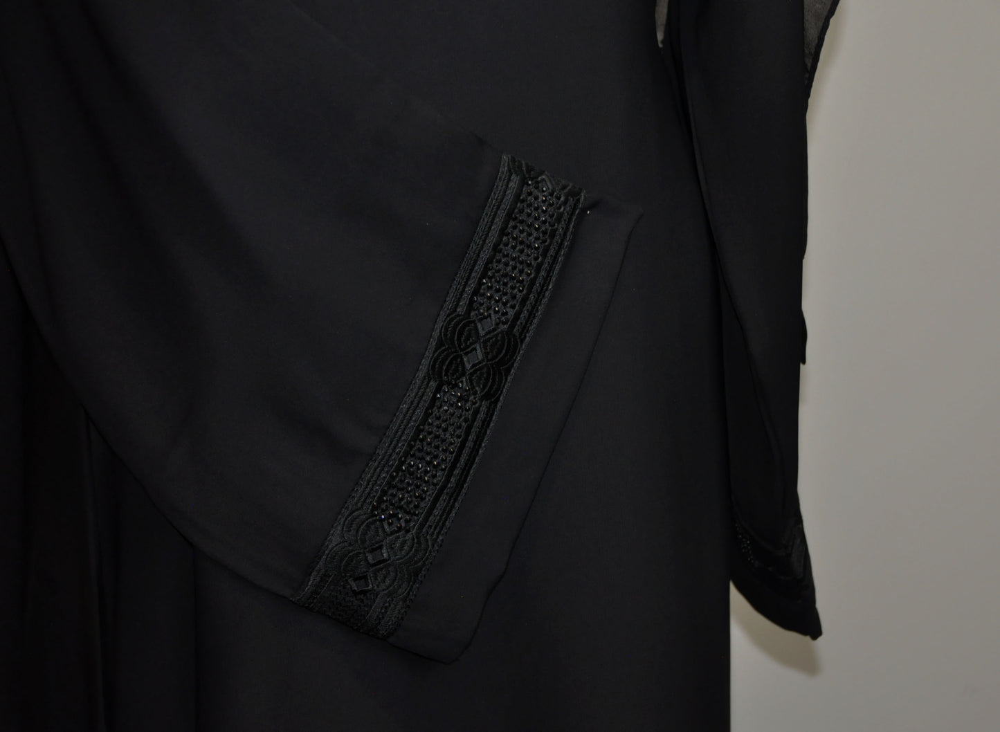 Wafa nida Black Closed Abaya