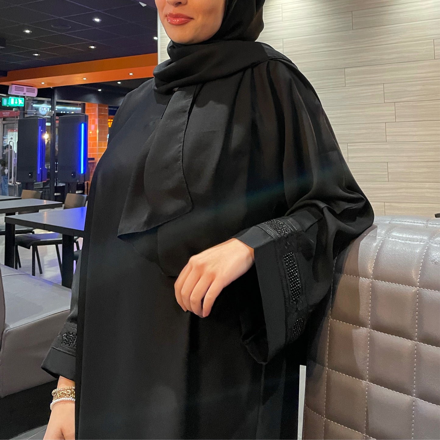 Wafa nida Black Closed Abaya